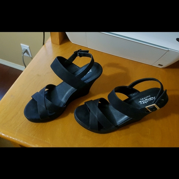 Black Naughty Monkey wedges - Picture 2 of 2